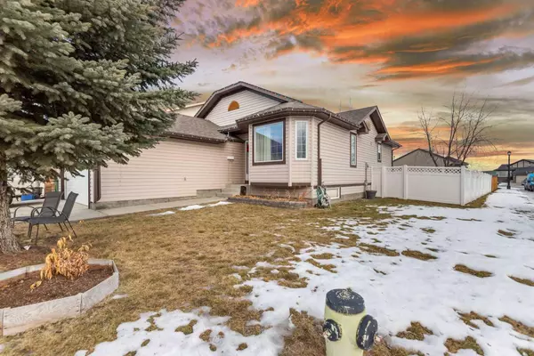 Chestermere, AB T1X 1K4,248 West Lakeview PL