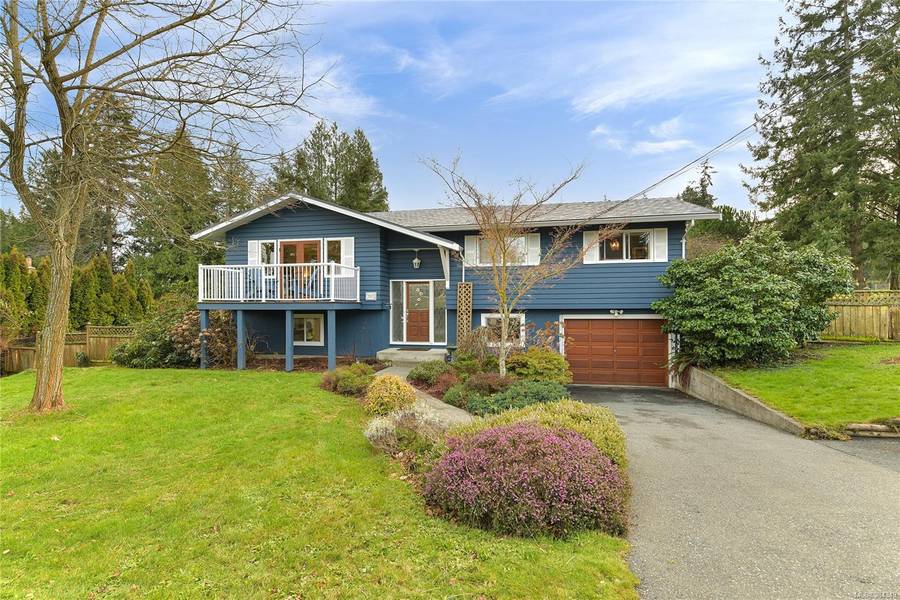 2523 Meadowland Dr, Central Saanich, BC V8Z 5P6