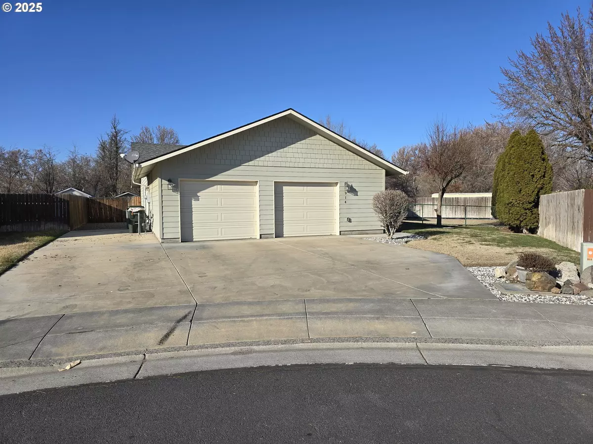 Hermiston, OR 97838,914 SW BRANDT CT