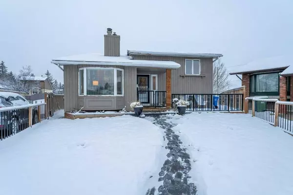 68 Bedford CIR Northeast, Calgary, AB T3K 1L1