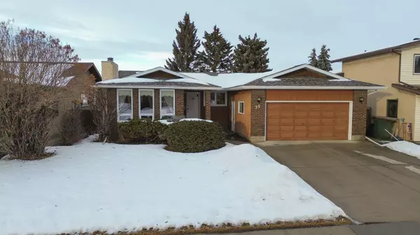 35 Hammond CRES, Red Deer, AB T4N 6J5