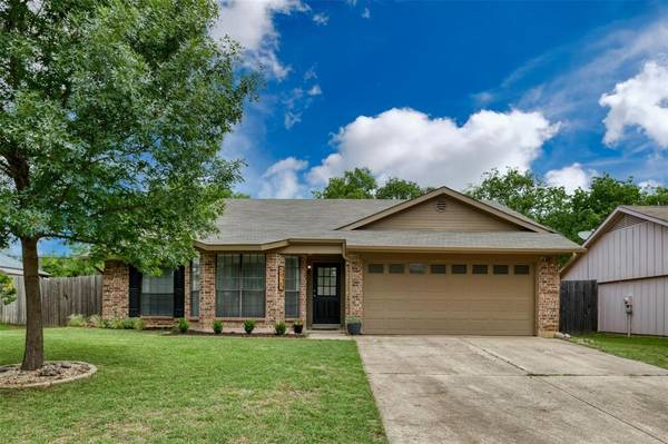 5925 Cimarron Trail, Haltom City, TX 76148