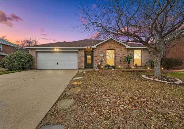 4703 Valleyview Drive, Mansfield, TX 76063