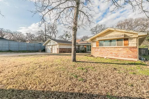 Hurst, TX 76053,632 Forest Lane