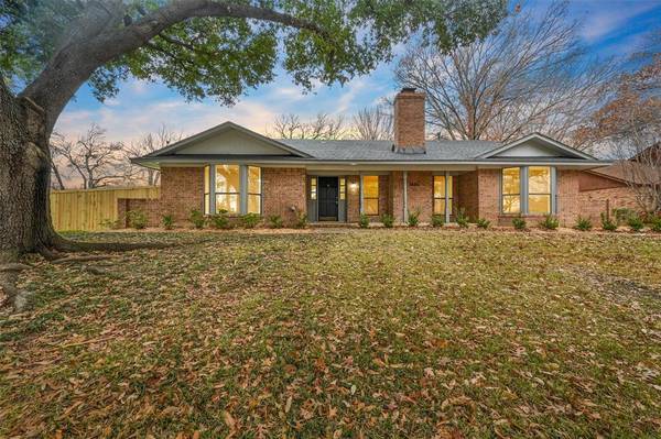 3830 E Verde Woods Street, Grand Prairie, TX 75052