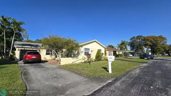 7423 Pine Forest Cir, Lake Worth, FL 33467