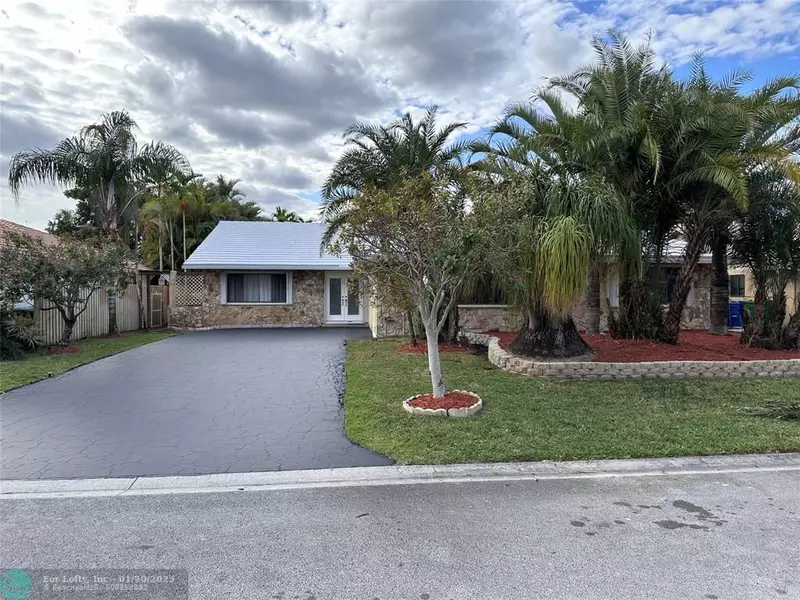 676 NW 107th Ln, Coral Springs, FL 33071