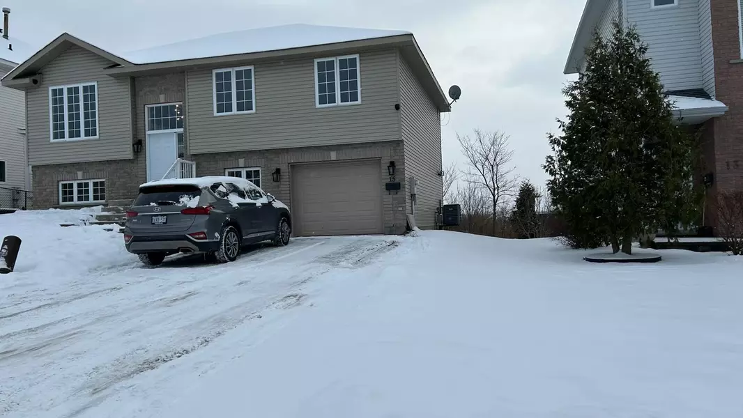 15 Timber Ridge CT, Greater Sudbury, ON P3E 6K1