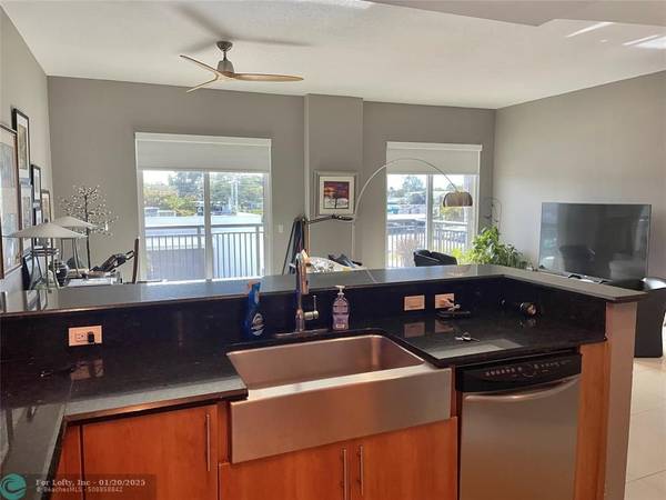 Wilton Manors, FL 33334,2631 NE 14th Ave  #202