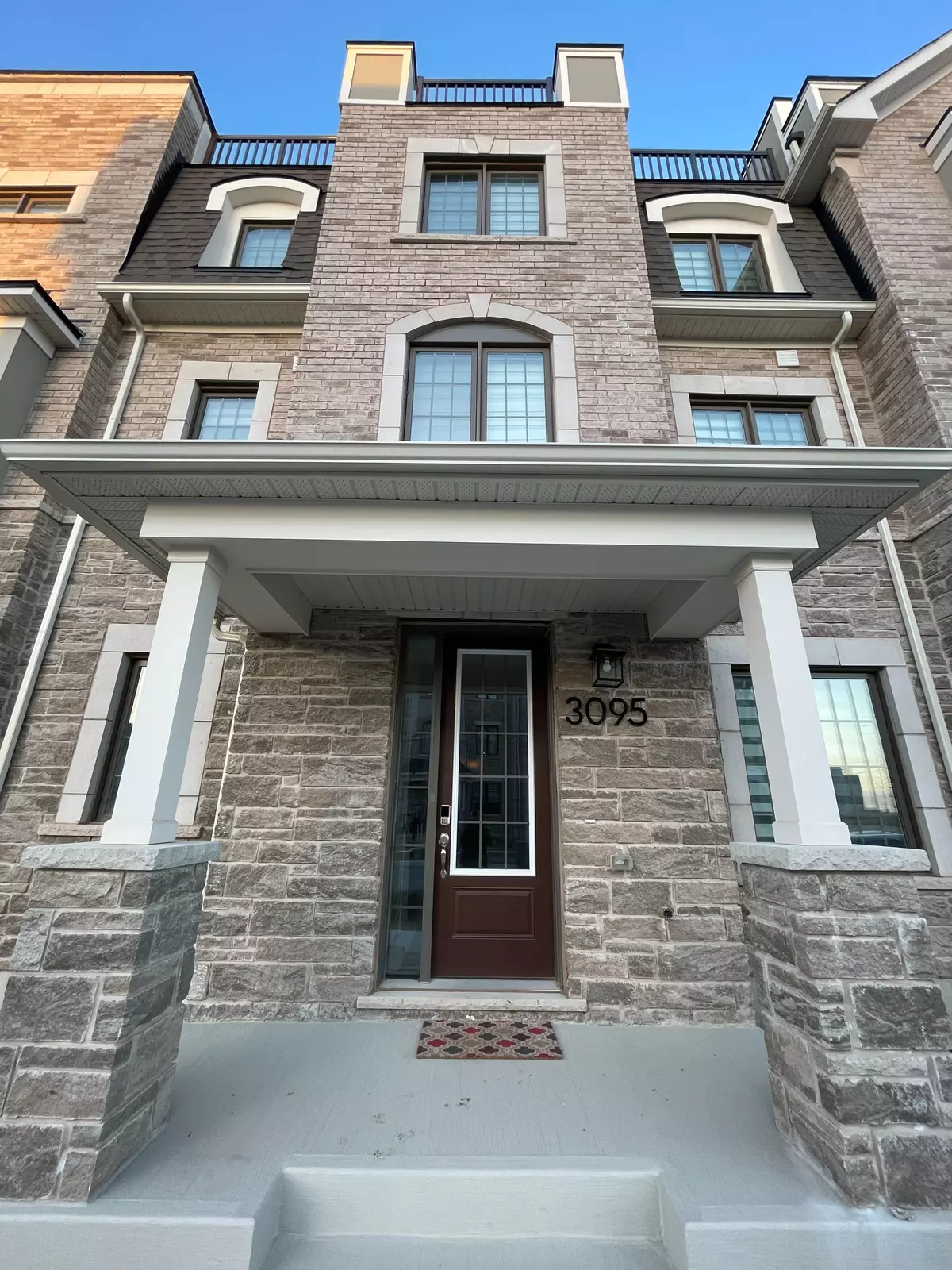 Oakville, ON L6M 5N9,3095 Travertine DR