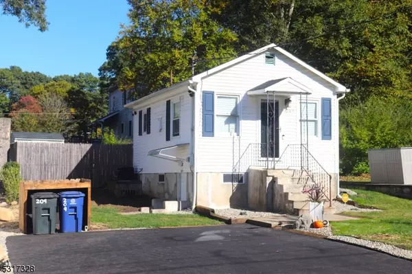 209 Windsor Ave,  Hopatcong Boro,  NJ 07843