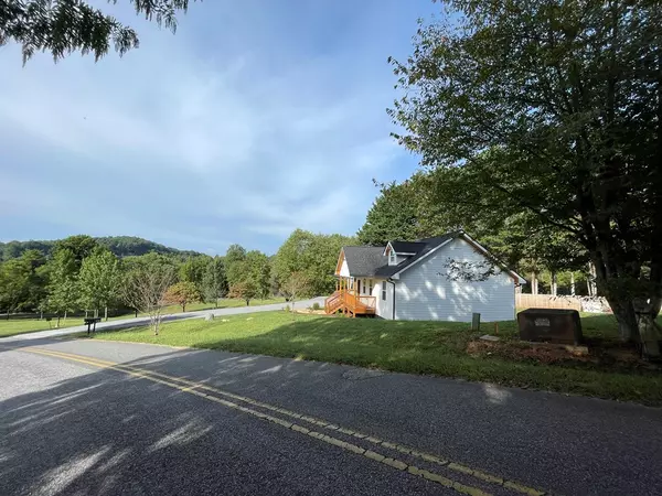 Hayesville, NC 28904,387 Chatuge Lane