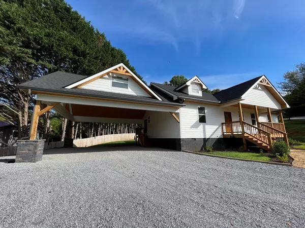 Hayesville, NC 28904,387 Chatuge Lane