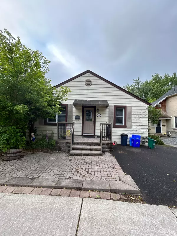 328 Andrew ST, Newmarket, ON L3Y 1H3