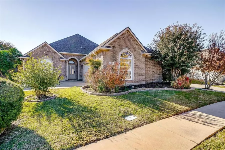 4904 Ridge Circle, Benbrook, TX 76126