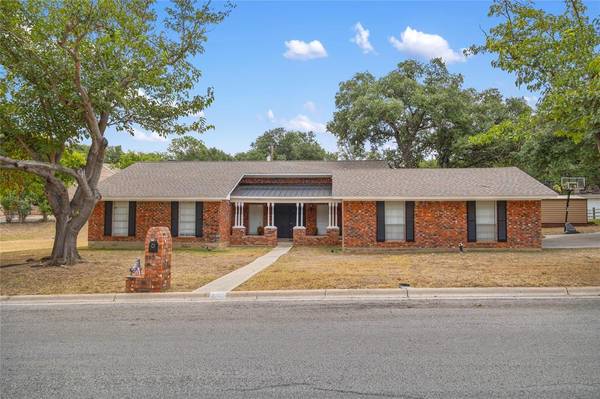 702 Oakpark Drive, Brownwood, TX 76801