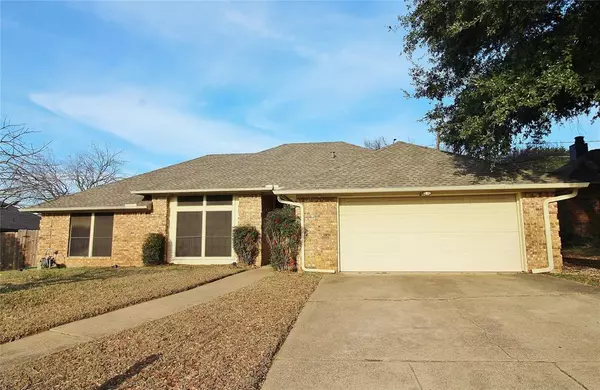 5105 Bellefontaine Drive, Arlington, TX 76017