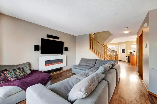 Calgary, AB T3M 1J6,137 Cranberry SQ Southeast