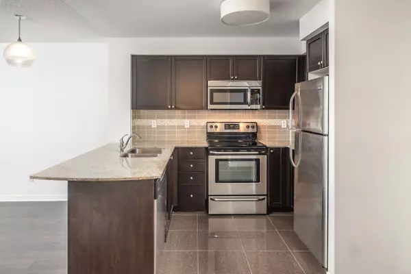 Richmond Hill, ON L4B 0C1,75 King William CRES #PH2