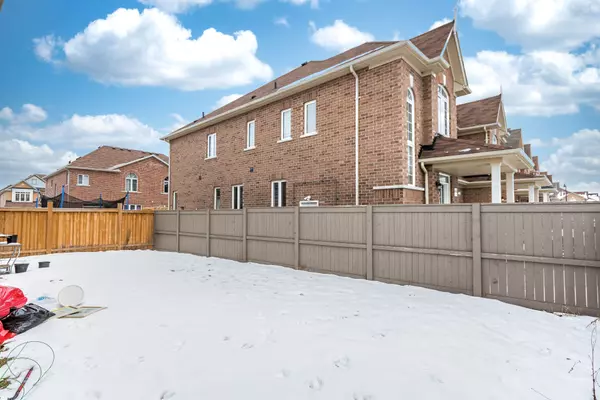 Brampton, ON L7A 4E6,61 Truro CIR N