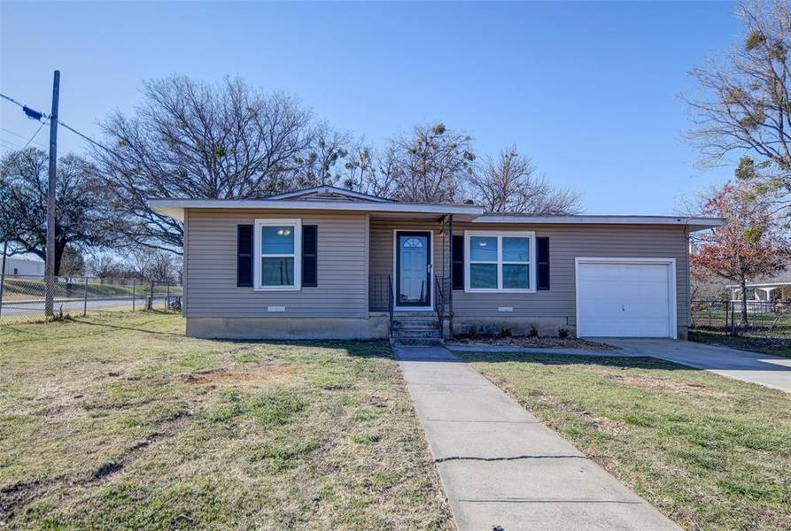 204 S Stratton Street, Decatur, TX 76234