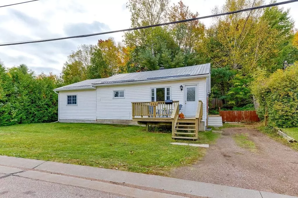 Renfrew, ON K8H 2G1,1332 VICTORIA ST