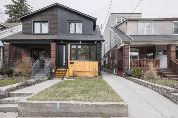 212 Victor AVE, Toronto E01, ON M4K 1B2