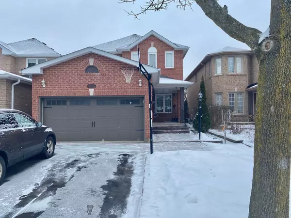 423 Flanagan CT, Newmarket, ON L3X 2G1