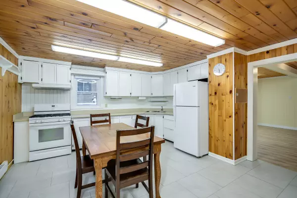 Muskoka, ON P1P 1M5,340 BISHOP ST