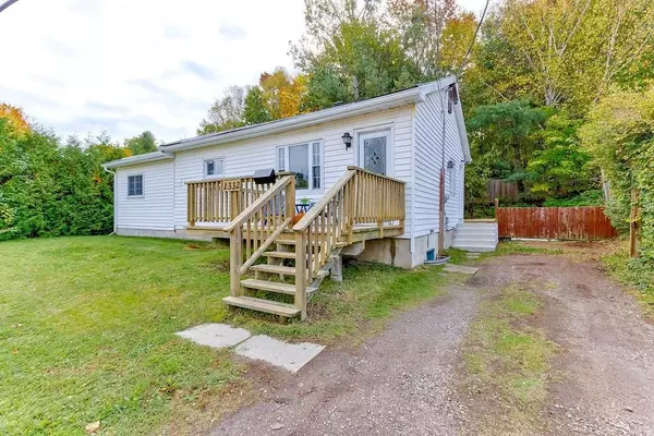 Renfrew, ON K8H 2G1,1332 VICTORIA ST