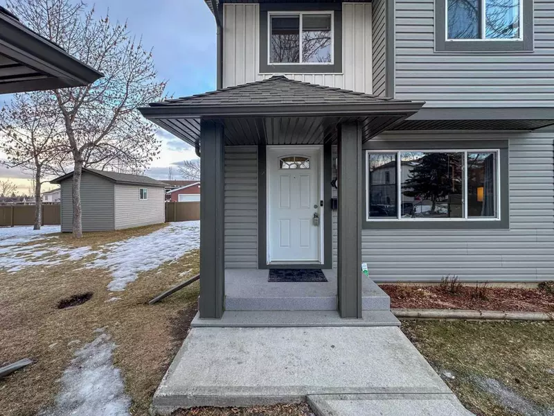 126 Woodborough TER Southwest, Calgary, AB T2W 5B5