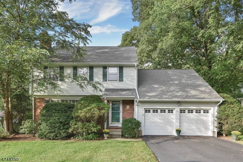989 Hillcrest Rd, Ridgewood Village, NJ 07450