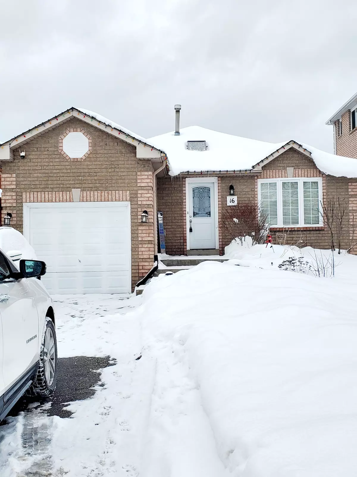 Simcoe, ON L4N 8C8,16 Waddington CRES