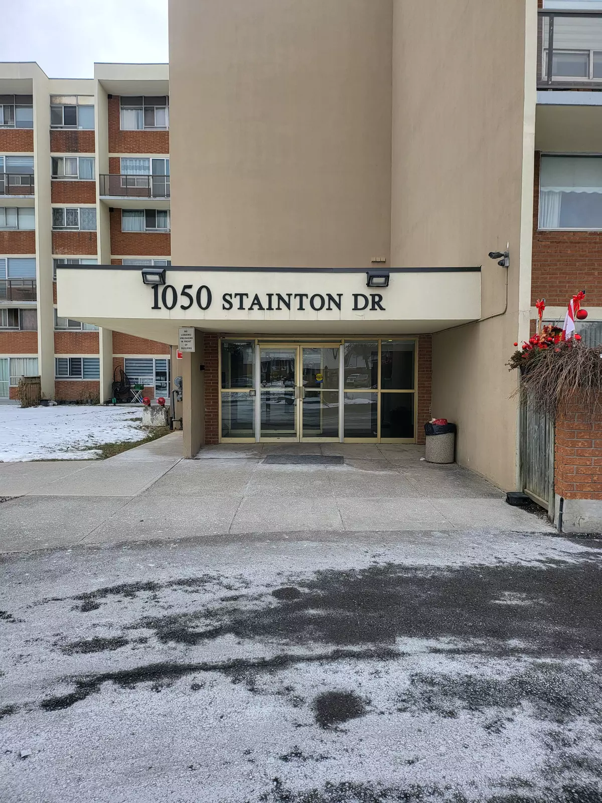 Mississauga, ON L5C 2T7,1050 Stainton DR #127