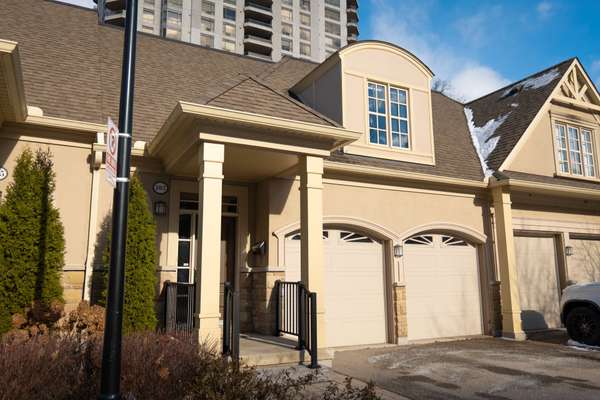 1915 Broad Hollow Gate #103, Mississauga, ON L4L 6A3