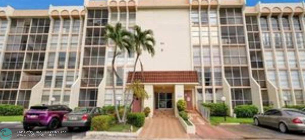 Hallandale Beach, FL 33009,601 Three Islands Blvd  #417