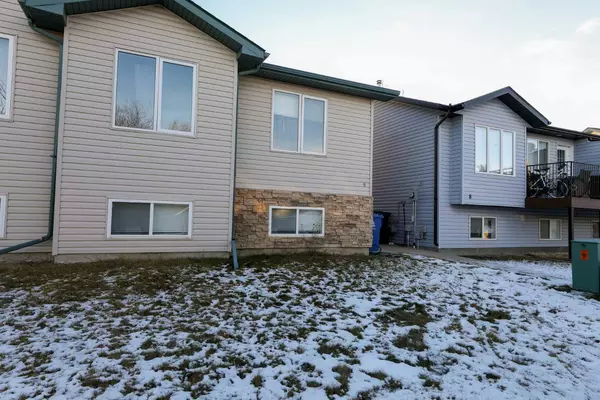 720 Heritage BLVD W #9, Lethbridge, AB T1K7X2