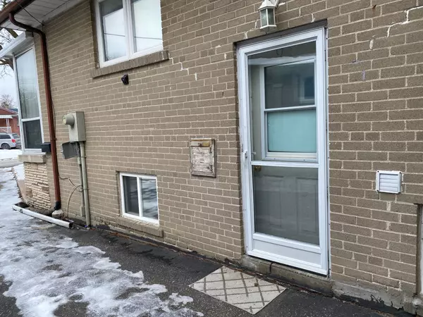 Toronto C13, ON M3A 1W6,72 pinemore CRES