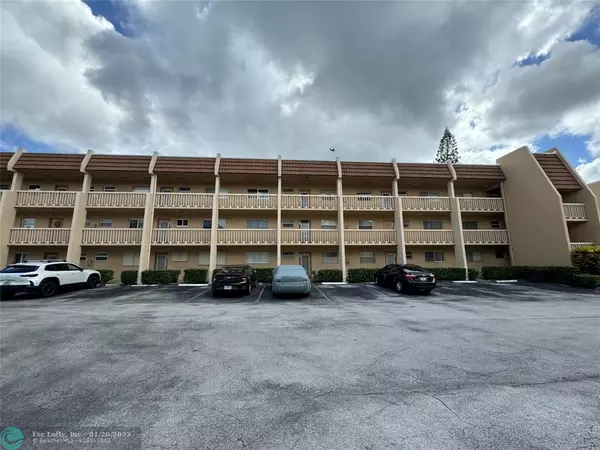 Pompano Beach, FL 33063,6670 Royal Palm Blvd  #311K