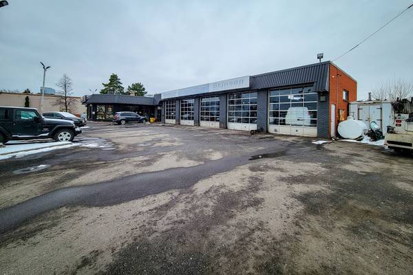 Mississauga, ON L4X 1M3,2121 Dundas ST E #1