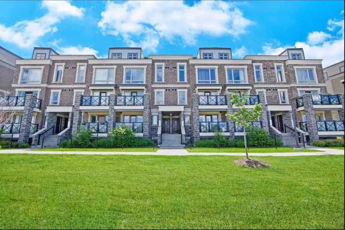 Markham, ON L6B 1N3,20 Dunsheath WAY #311