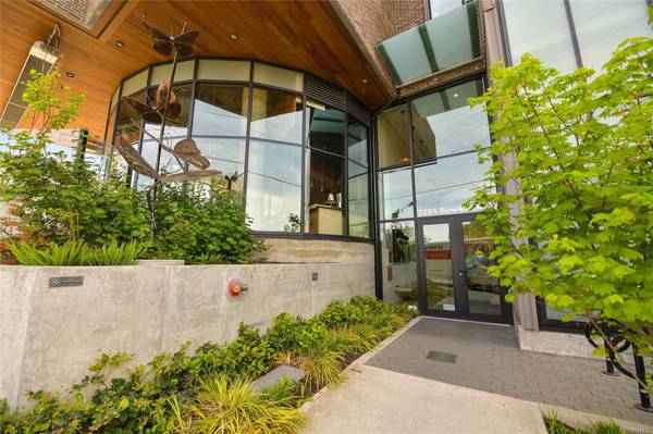 2285 BOWKER Ave #PH3, Oak Bay, BC V8R 2E2