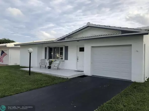 9020 NW 17th St, Plantation, FL 33322