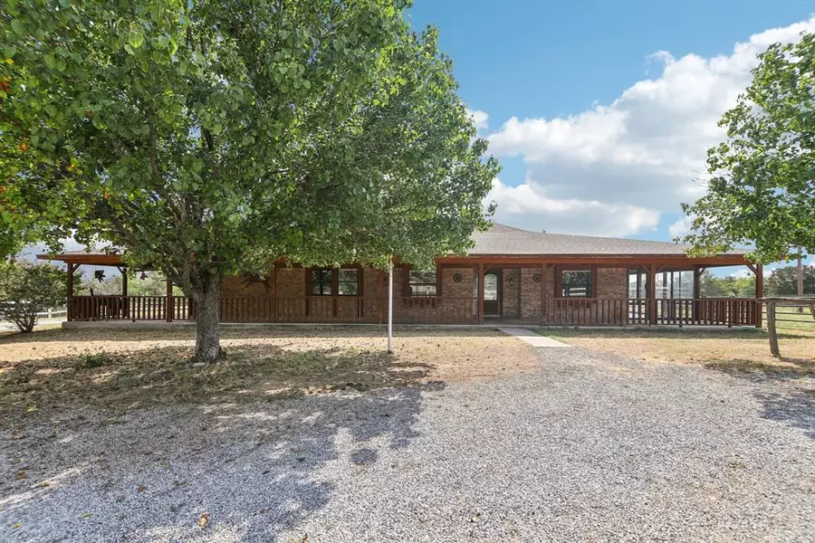 660 Twilla Trail, Azle, TX 76020