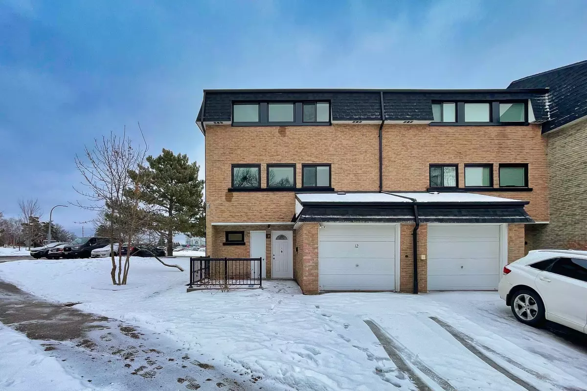 Aurora, ON L4G 3L3,12 Poplar CRES #34