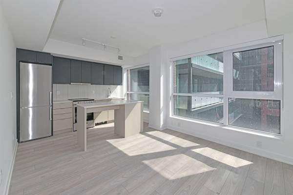 8 Tippett RD #419, Toronto C06, ON M3H 0E7