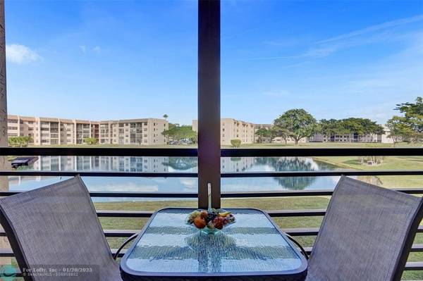 10467 Sunrise Lakes Blvd  #210, Sunrise, FL 33322