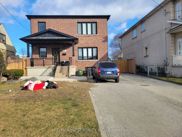 33 Ingleside DR, Toronto W05, ON M3K 1V2