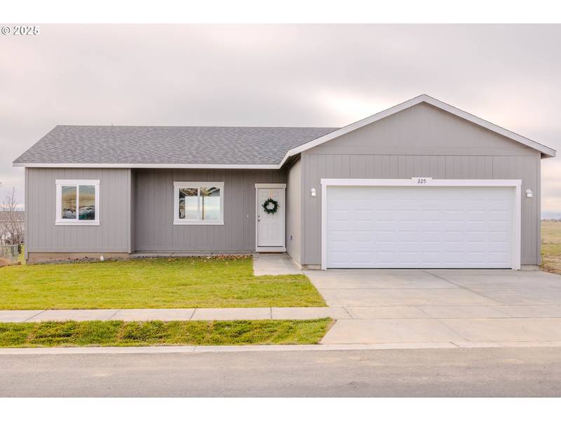 225 ROSALYNN DR, Stanfield, OR 97875