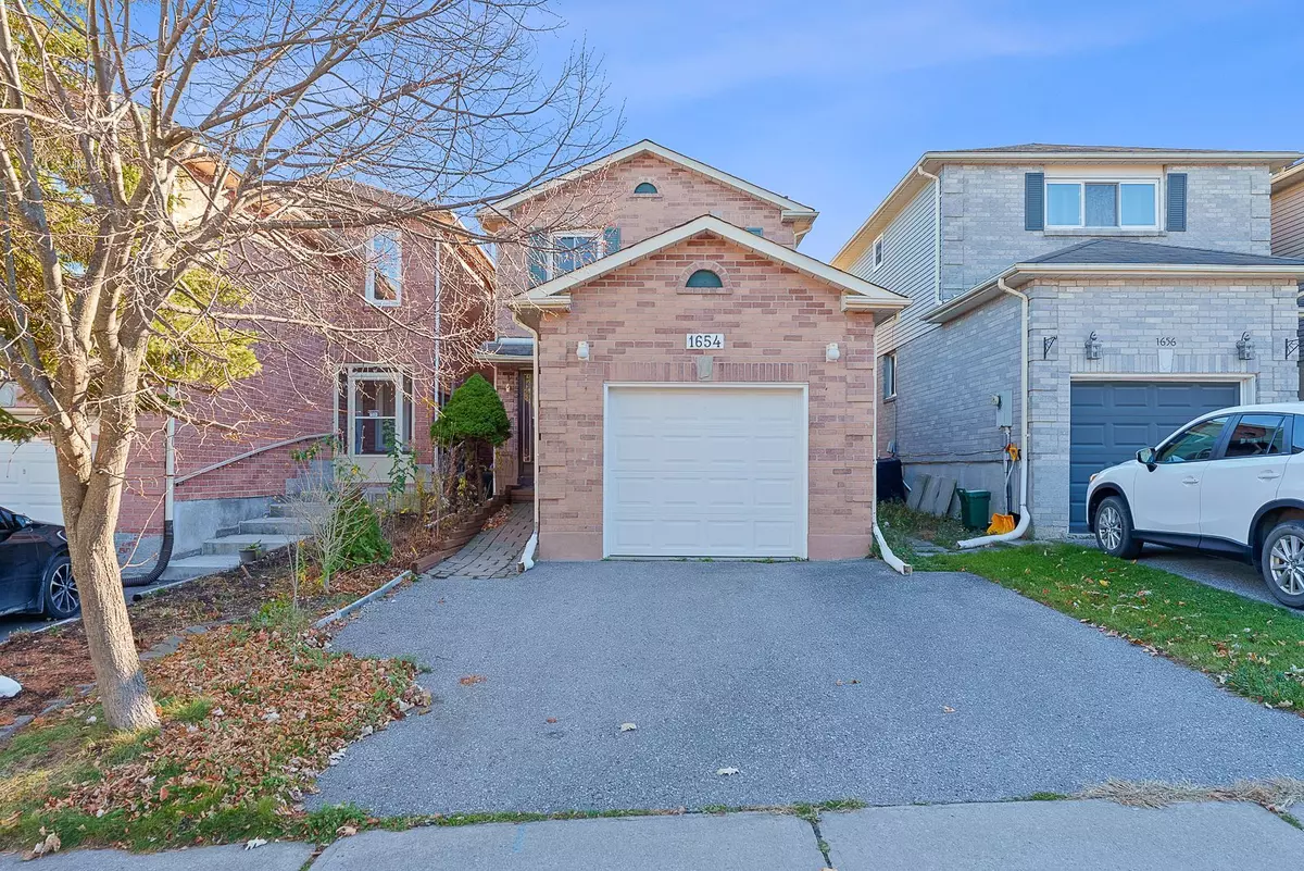 Pickering, ON L1X 2A6,1654 Mcbrady CRES